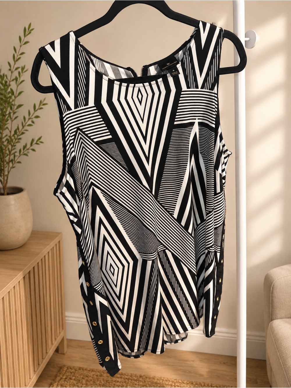 Sleeveless Black & White Geometric Print Top